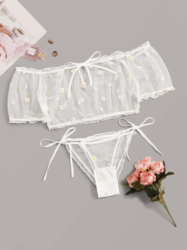 

Plus Daisy Floral Embroidery Mesh Lingerie Set, White