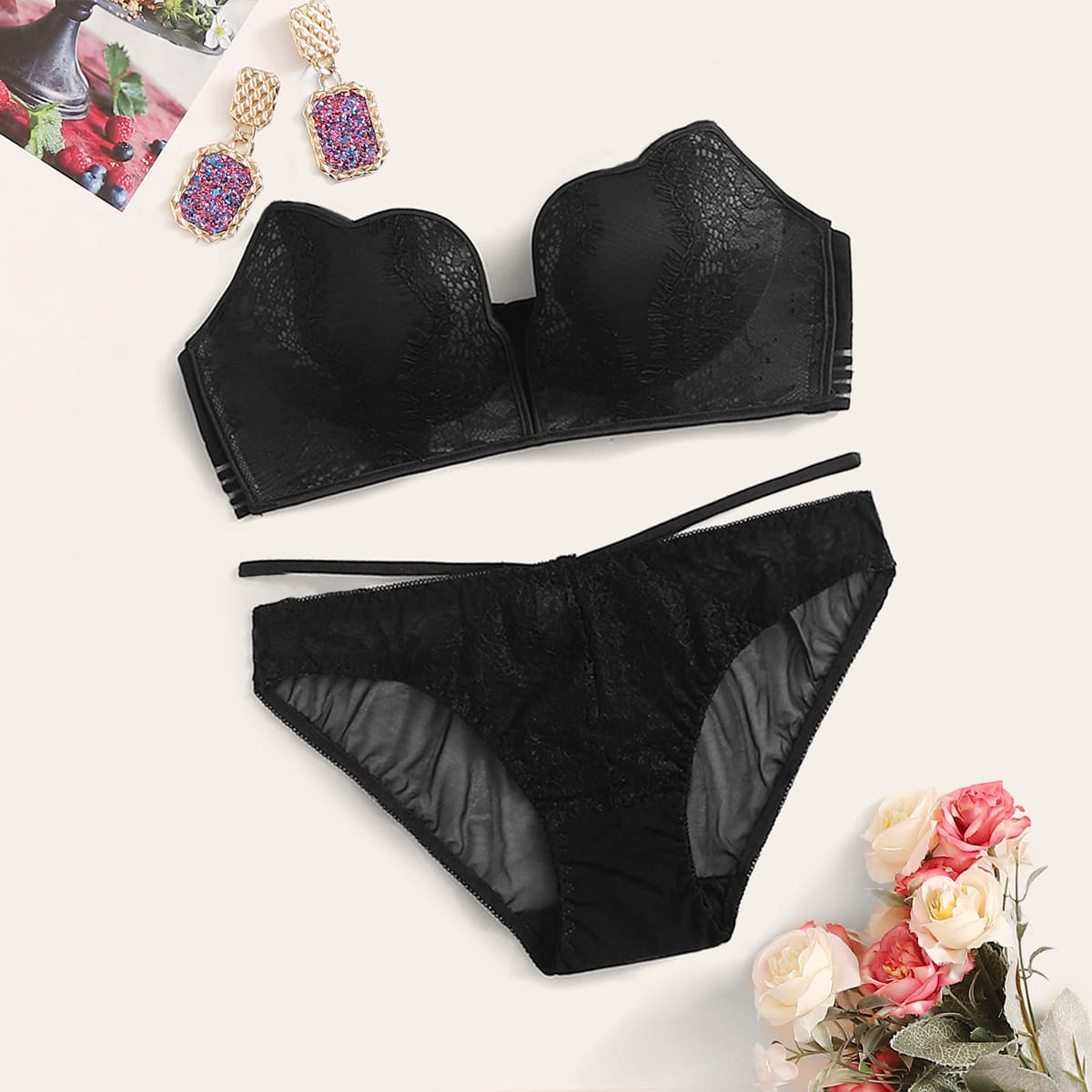 

Contrast Lace Lingerie Set, Black