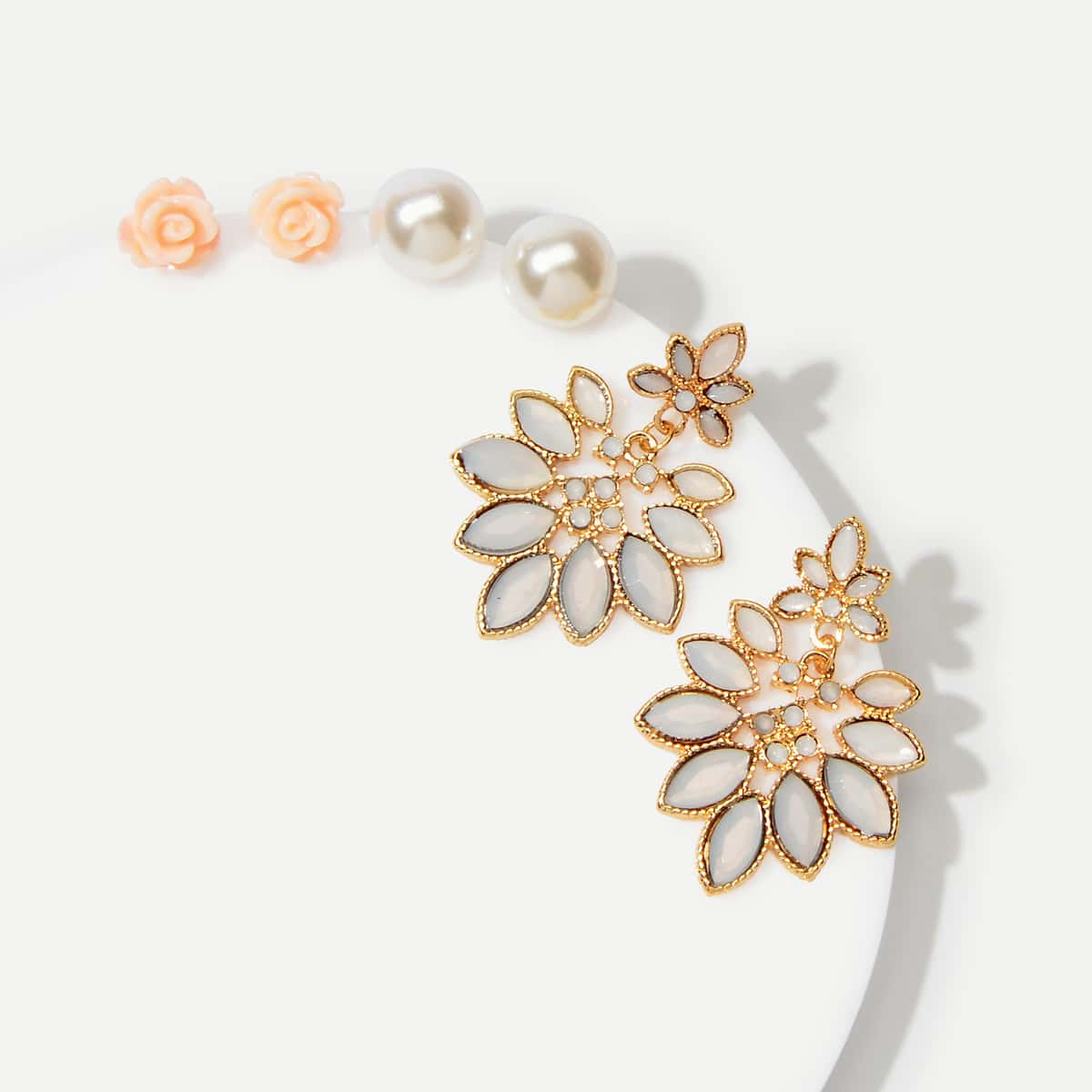 

3pairs Pearl Decor Flower Shaped Earrings, Multicolor