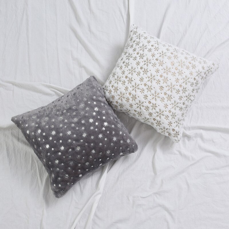 

1pc Snowflake Print Plush Cushion Cover, Multicolor