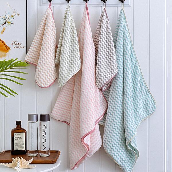 

2pcs Chevron Pattern Towel & Bath Towel Set, Multicolor