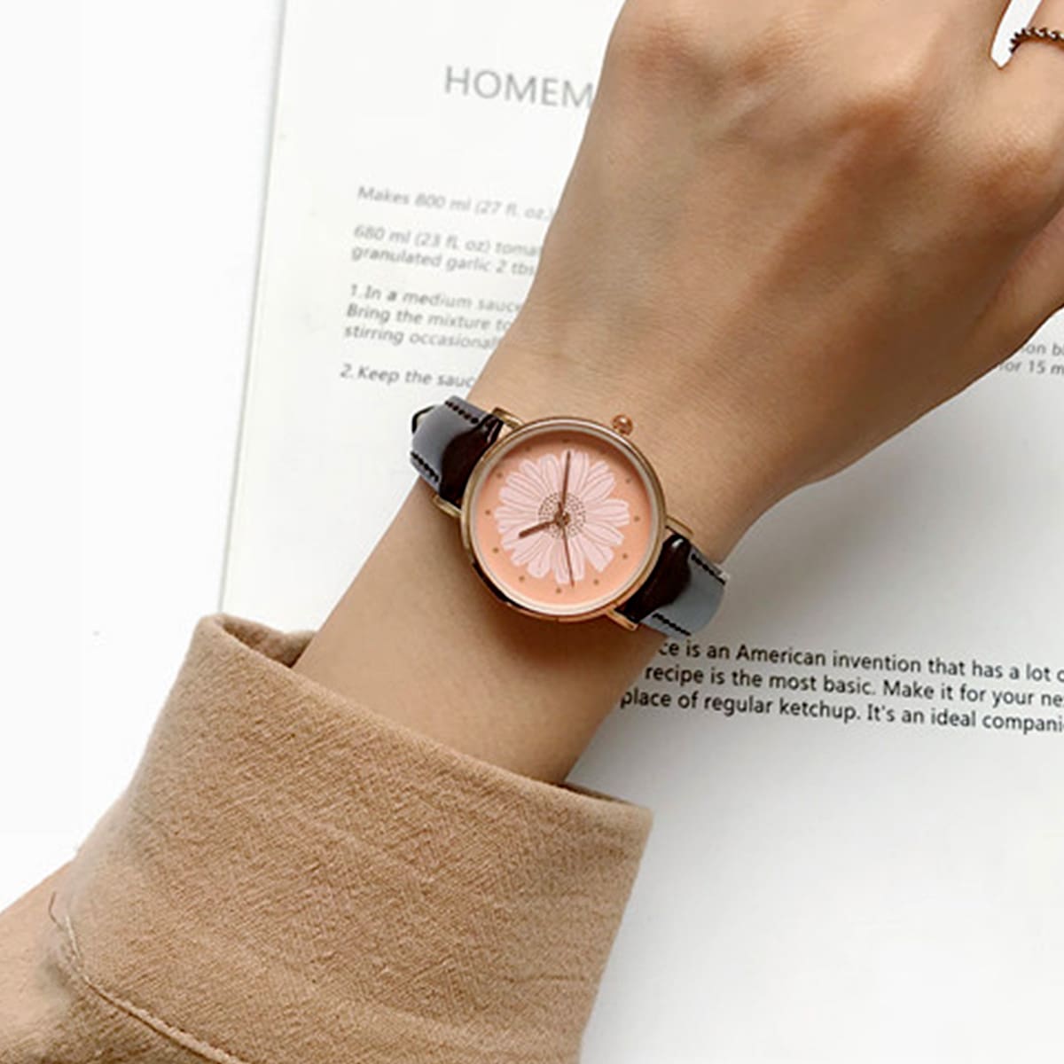 

Pu Strap Floral Dial Quartz Watch