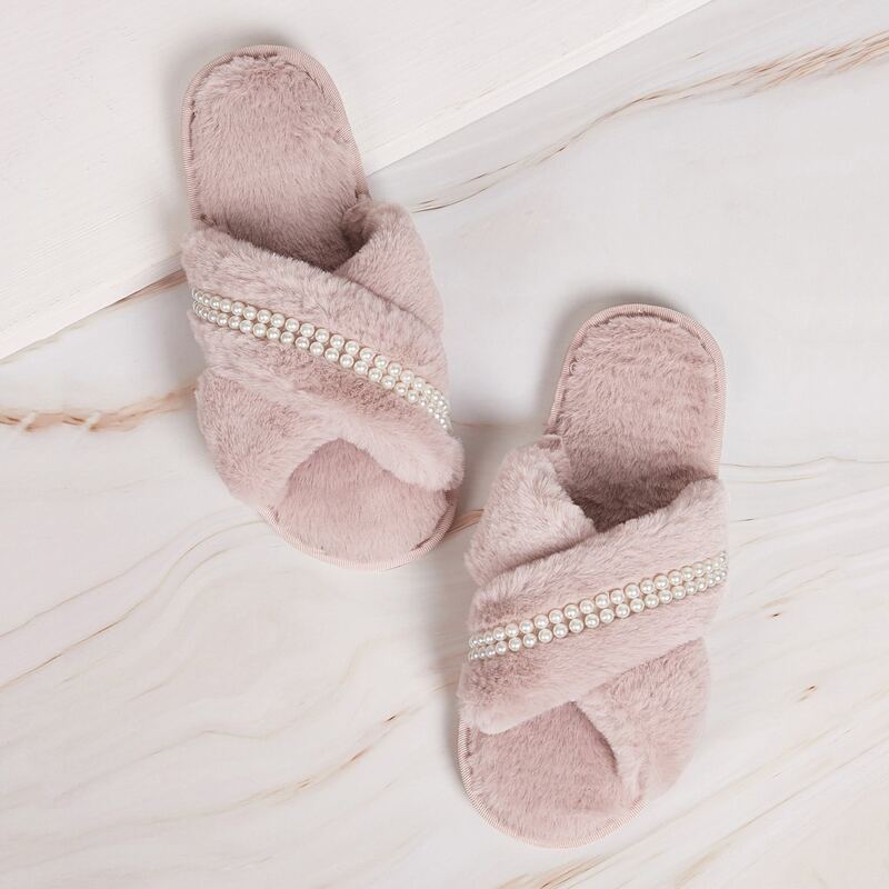 

Pearl Decor Criss Cross Slippers, Pink