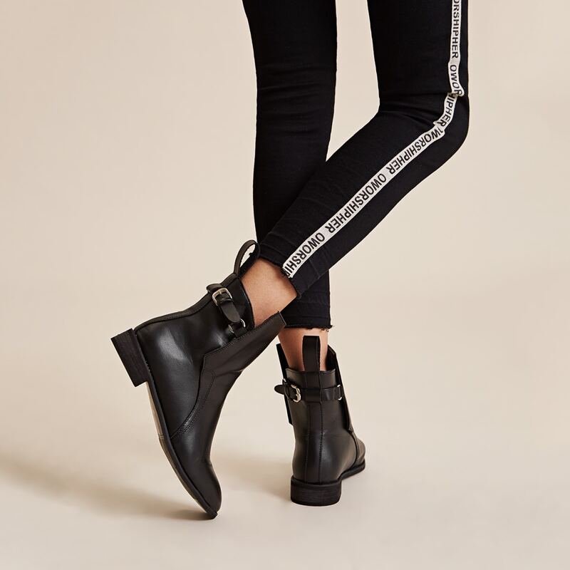 

Solid Buckle Detail Ankle Boots, Black