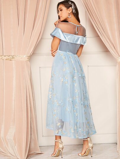 Robe en satin avec tulle brodé