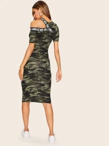 Mulvari 不對稱肩字母邊帶迷彩連衣裙 - 彩色 - 查看 2