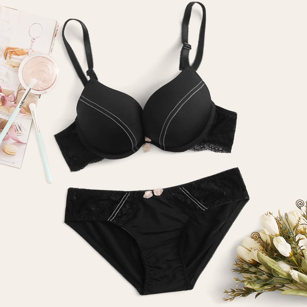

Contrast Lace Underwire Lingerie Set, Black