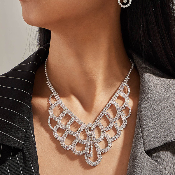 

1pc Rhinestone Engraved Statement Necklace & 1pair Earrings