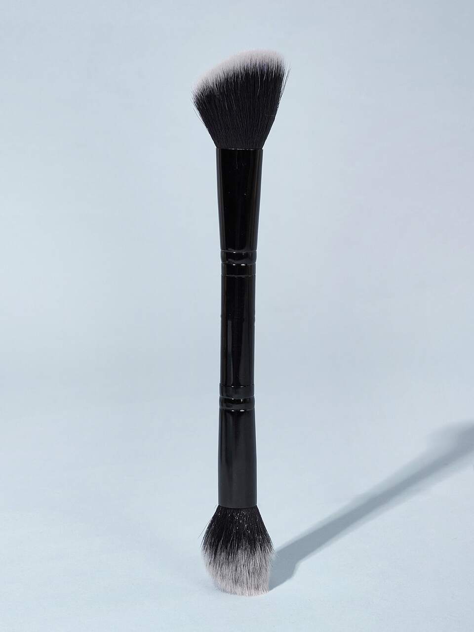 1pc Dx Black Dual Head Makeup Brush For Powder, Blush, Highlight, Flame Shape, Soft Fiber Hair,Foundation Brush,Concealer Brush,Blush Brush,Contour Brush,Blush Brush,Bronzer Brush,Powder Brush,Foundation Brush,Blush Brush,Giveaways