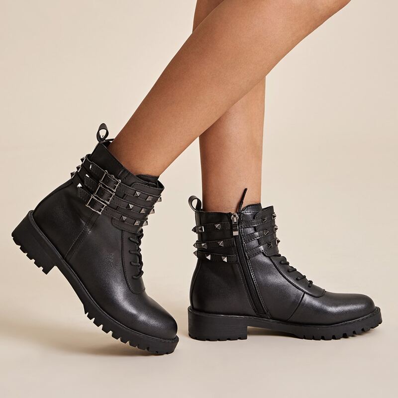 

Spiked Decor Side Zip Lug Sole Boots, Black