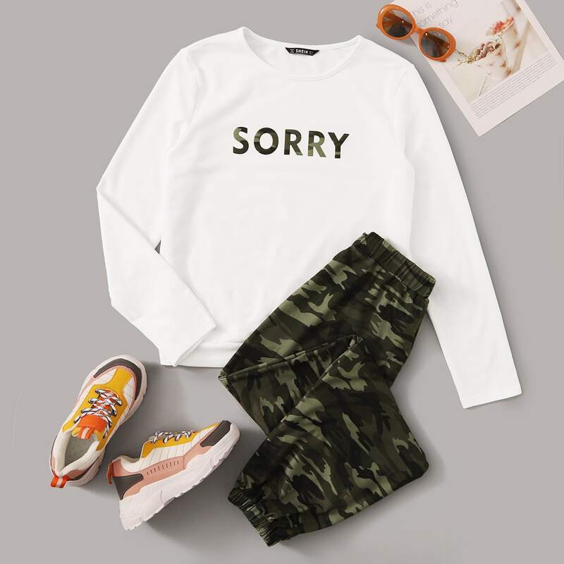 

Letter Graphic Pullover and Camo Sweatpants Set, Multicolor