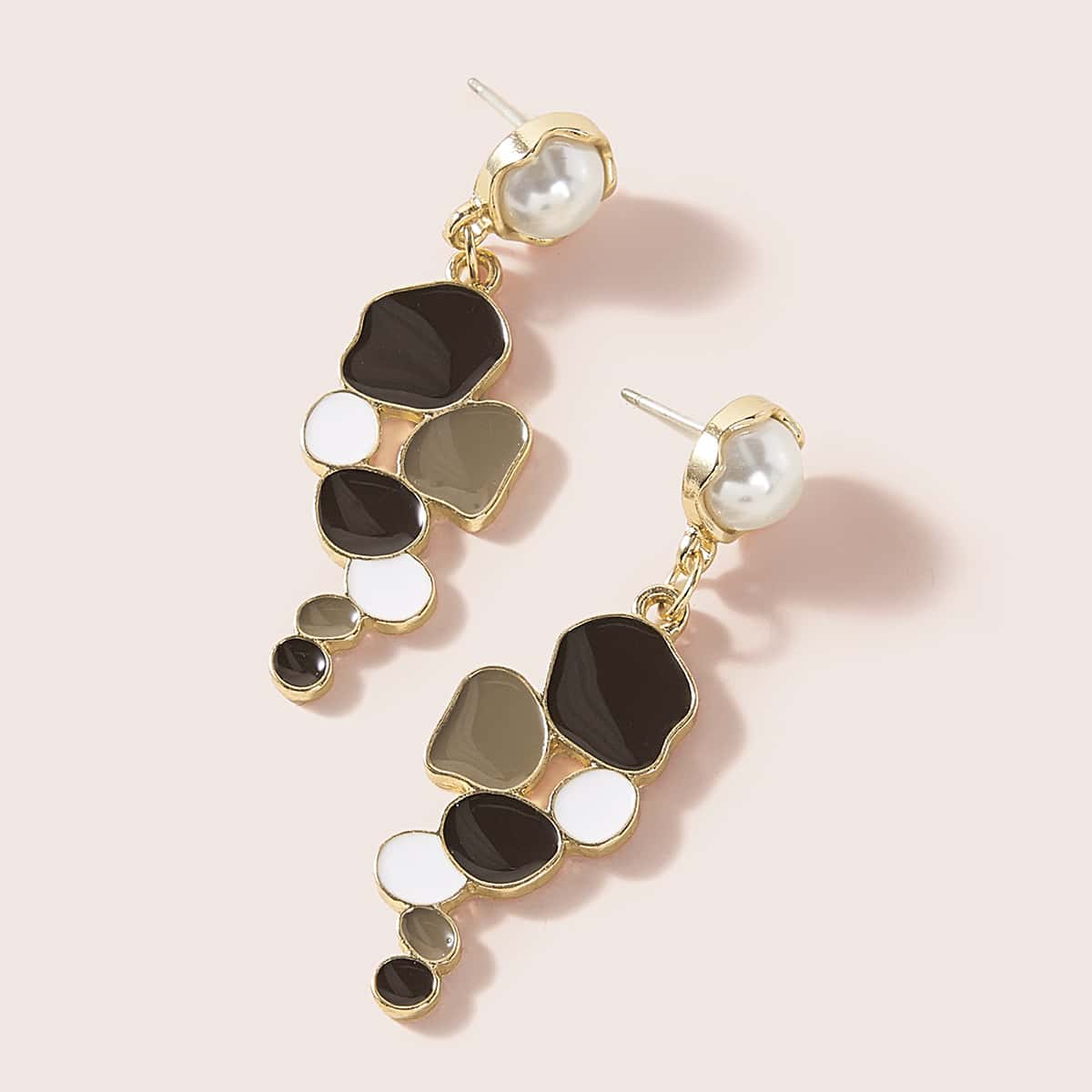 

1pair Faux Pearl Decor Geometric Drop Earrings, Black and white