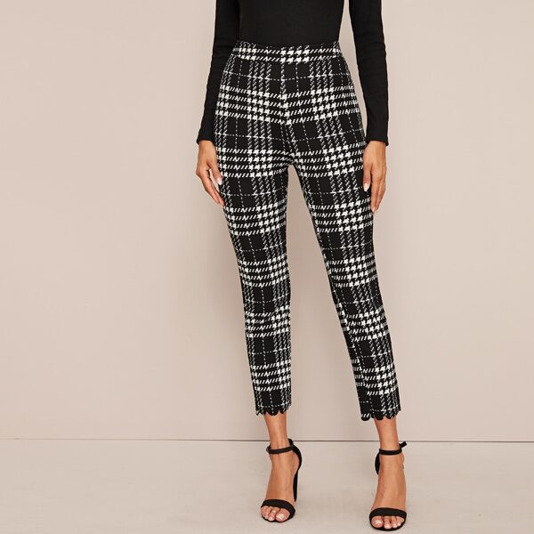 

Scallop Hem Plaid Pants, Black and white