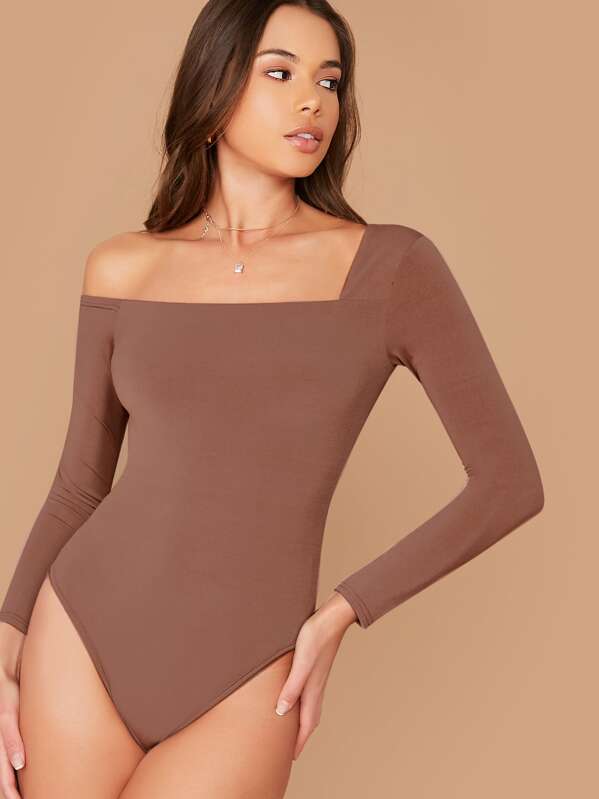

Asymmetrical Neck Solid Bodysuit, Brown, Julia Peres