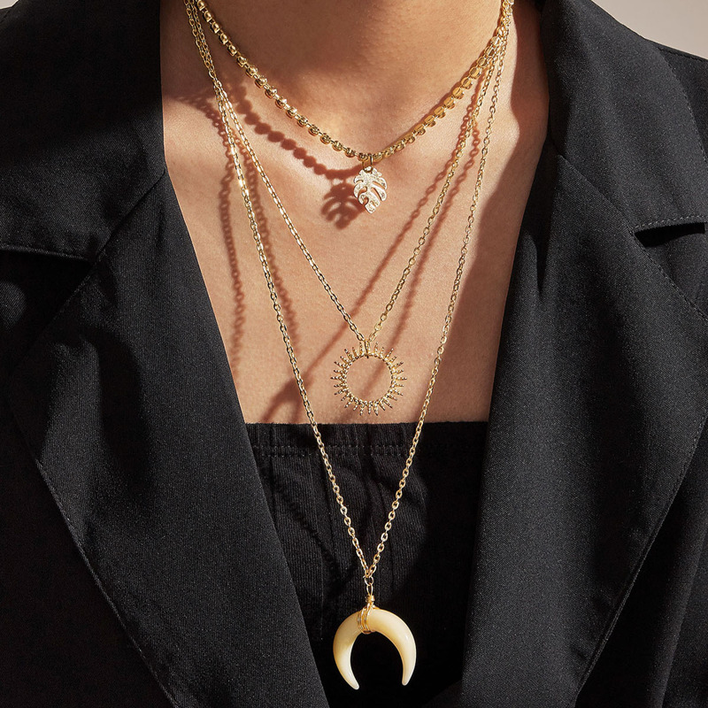 

1pc Horn & Leaf Charm Layered Necklace, Gold