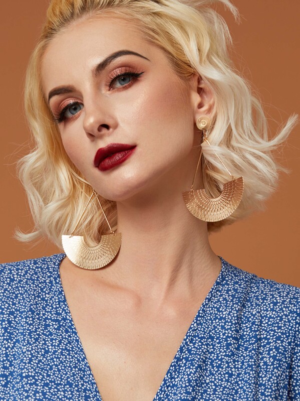 

1pair Laser Cut Fan Link Dangle Earrings, Gold