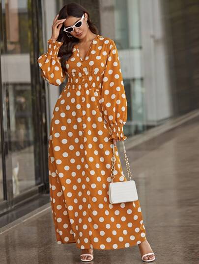 Robe longue à pois avec col en V