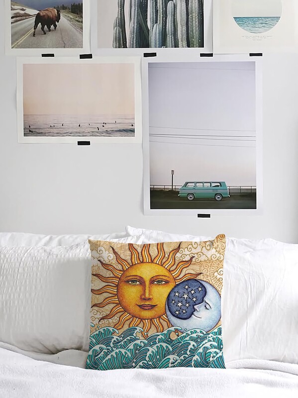 

Sun God & Moon Print Cushion Cover, Multicolor