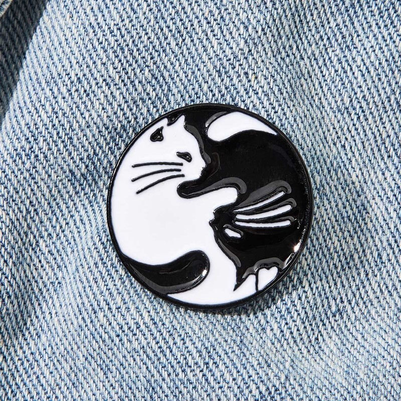 

1pc Cat Pattern Round Brooch, Black and white