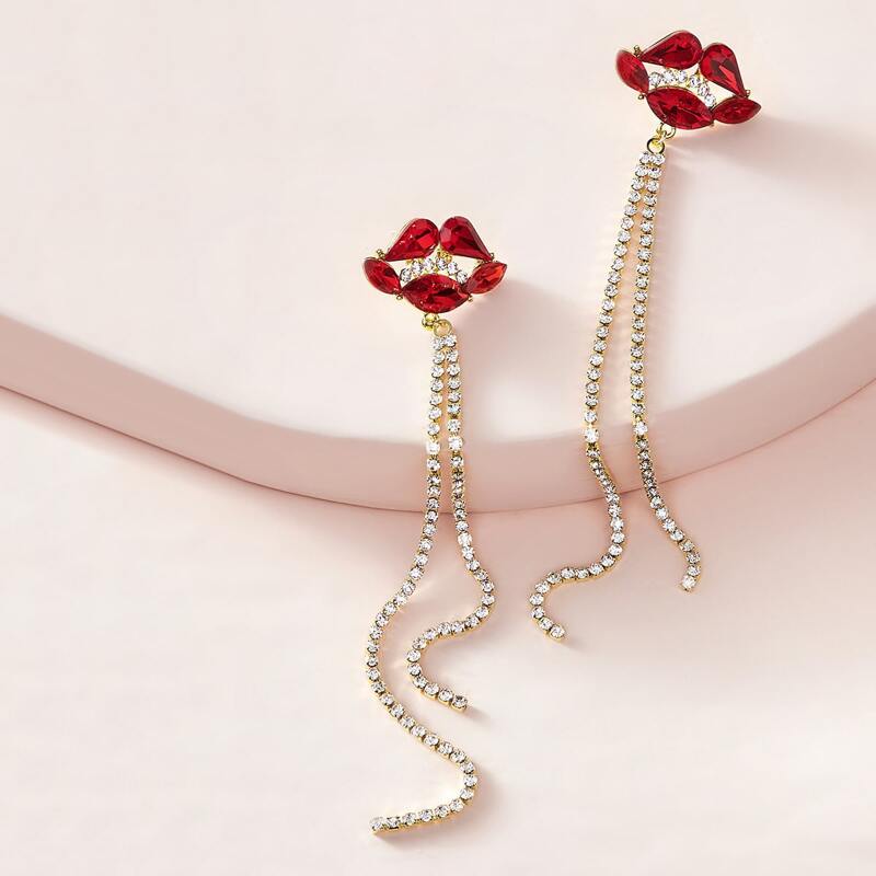 

1pair Mouth Decor Rhinestone Engraved Long Strip Drop Earrings, Red