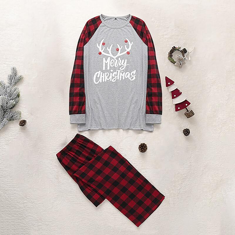 

Guys Christmas Print Tee With Gingham Pants, Multicolor