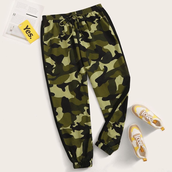 

Plus Camo Print Slant Pocket Tapered Pants, Multicolor