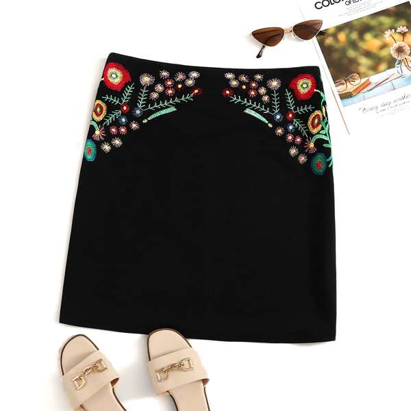 

Plus Embroidered Botanical Skirt, Black