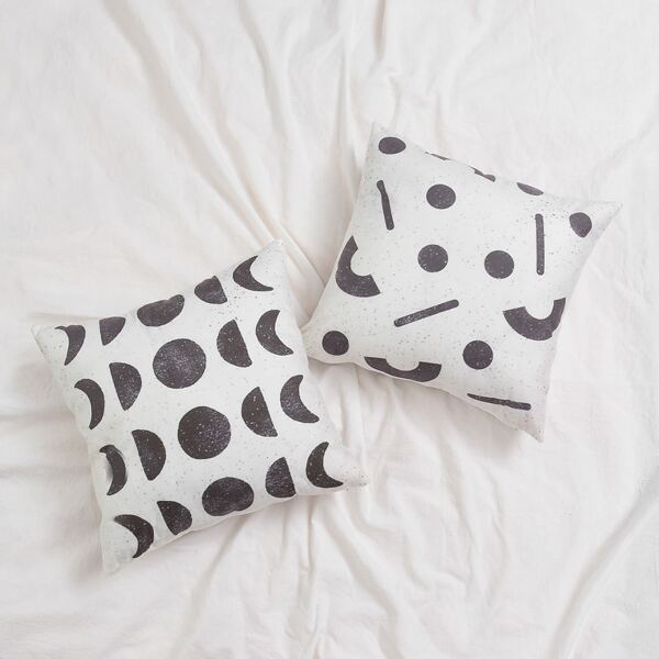 

1pc Moon Print Cushion Cover Without Filler, Multicolor