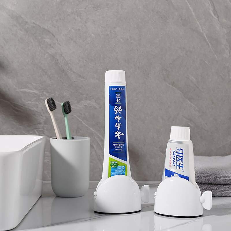 

1pc Cute Fish Shaped Toothpaste Squeezer, White
