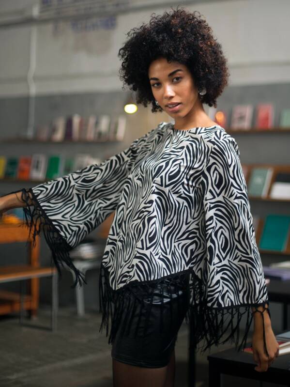 

Premium Fringe Detail All-over Print Blouse, Black and white, Claudia Coba