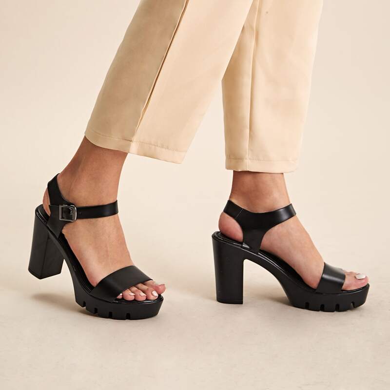 

Buckle Strap Chunky Heels, Black