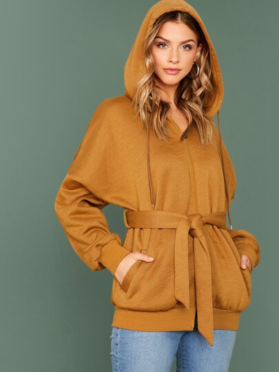 سويت شيرت مقنع برباط وبسستة مع أكتاف منخفضة مع حزام