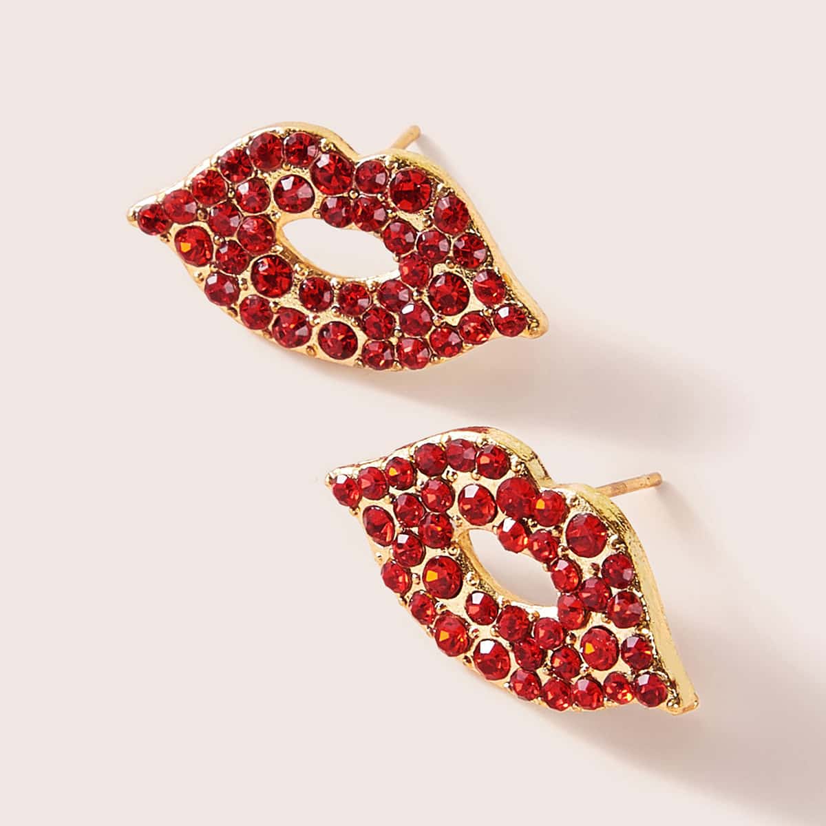 

1pair Rhinestone Engraved Mouth Stud Earrings, Red