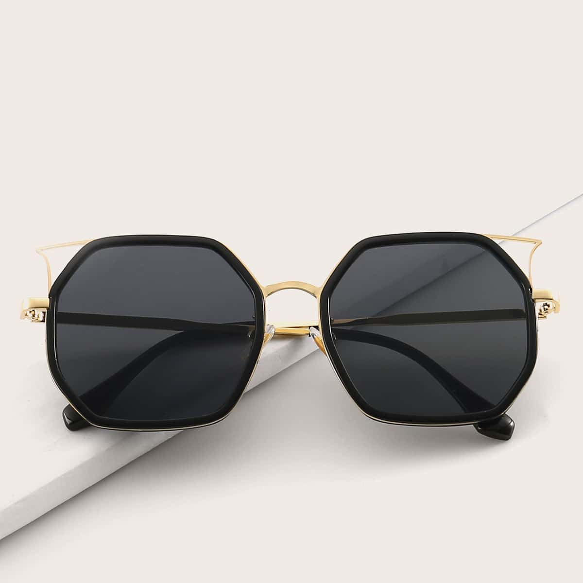 

Guys Ear Frame Sunglasses, Black