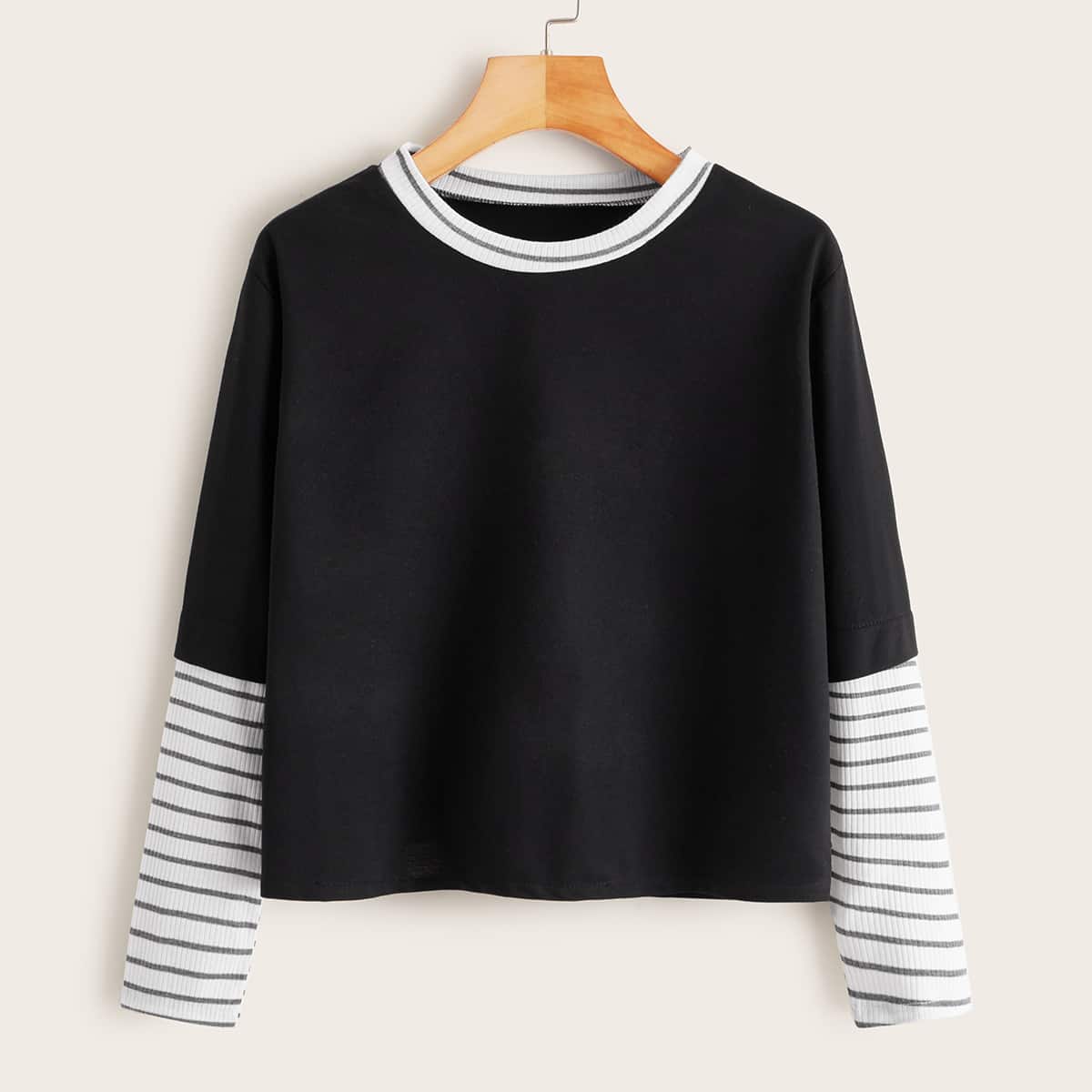 

Contrast Striped Sleeve Round Neck Tee, Black