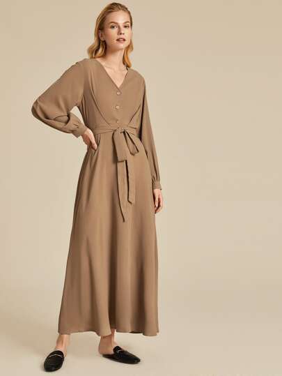 Robe ceinturée avec boutons