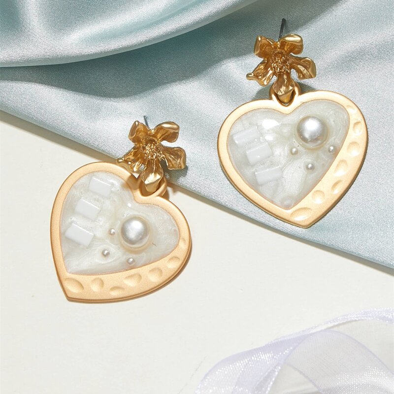 

1pair Metallic Flower Decor Heart Drop Earrings, Gold