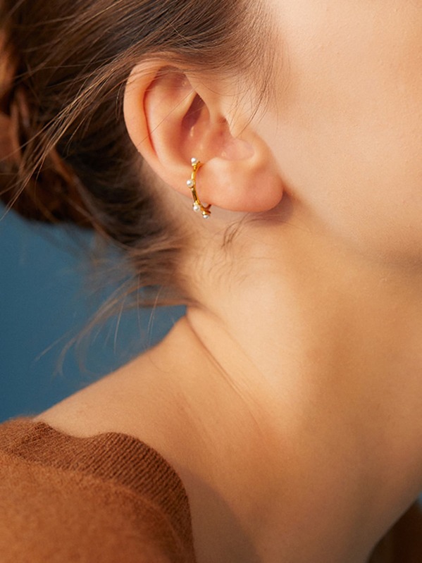 

1pair Faux Pear Decor Ear Cuff, White