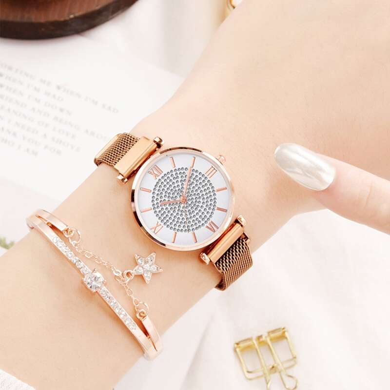 

2pcs Rhinestone Engraved Dial Watch With Bracelet