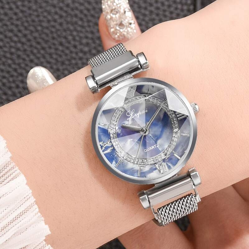 

Mesh Strap Rhinestone Engraved Dial Watch