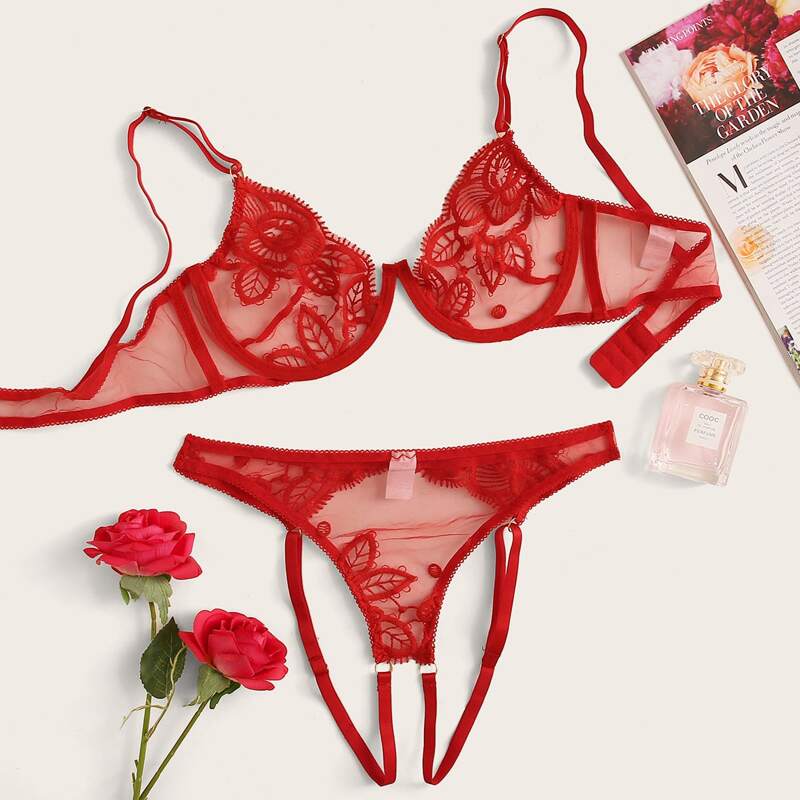 

Embroidery Mesh Underwire Lingerie Set, Red