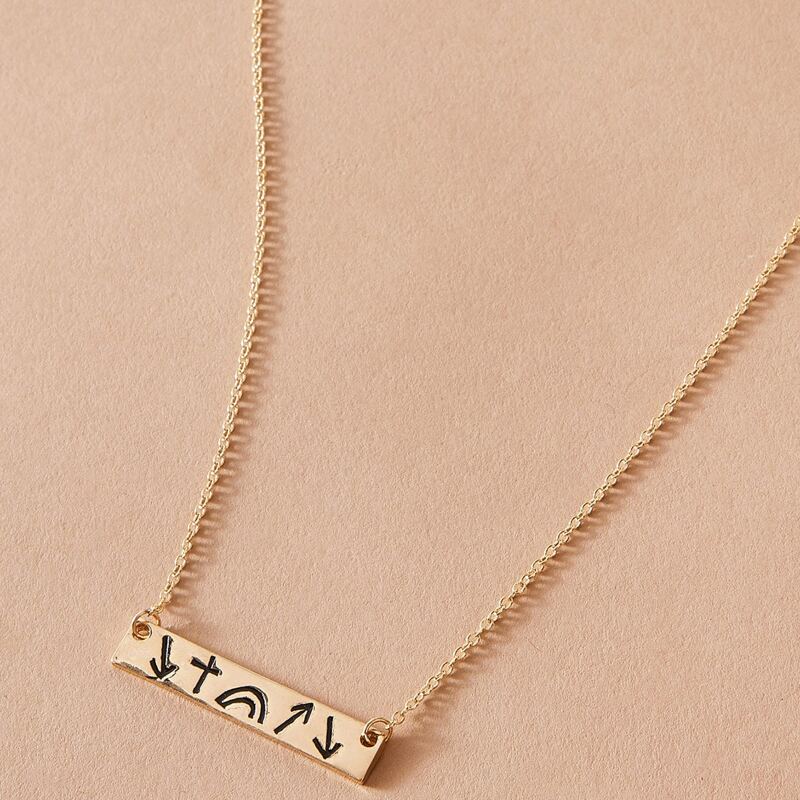 

1pc Carved Arrow Pendant Necklace, Gold