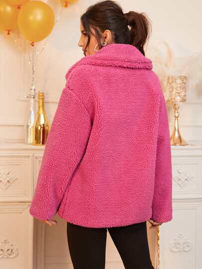 Manteau duveteux avec boutons