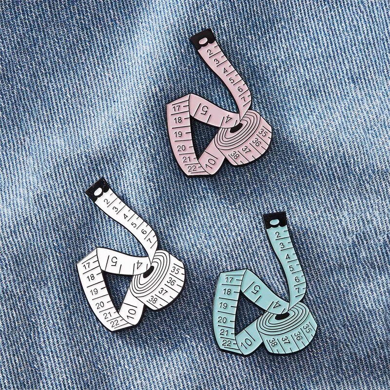 

3pcs Tape Measure Shape Brooch, Multicolor