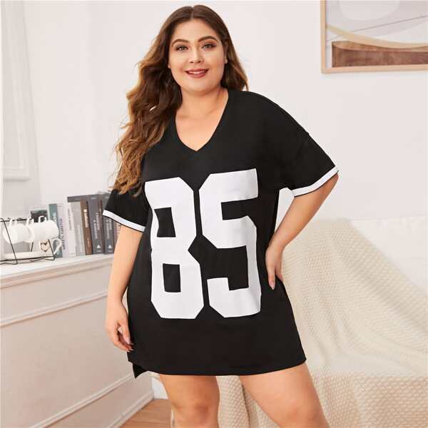 

Plus Number Graphic Night Dress, Black and white