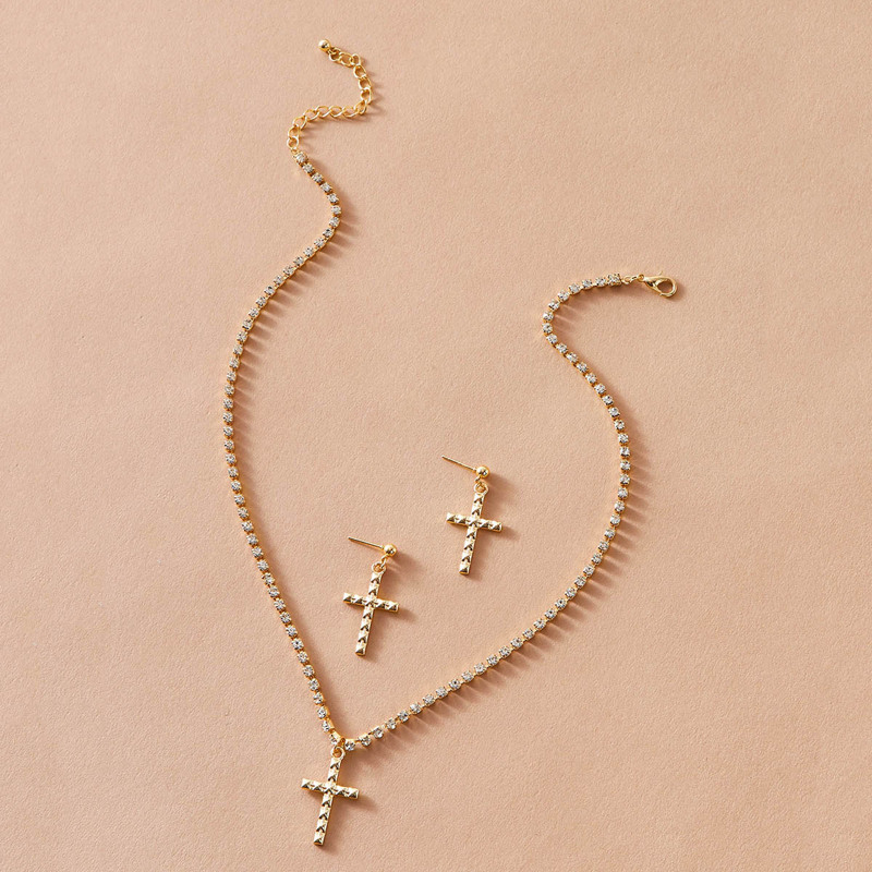 

3pcs Rhinestone Engraved Cross Charm Necklace & Earrings