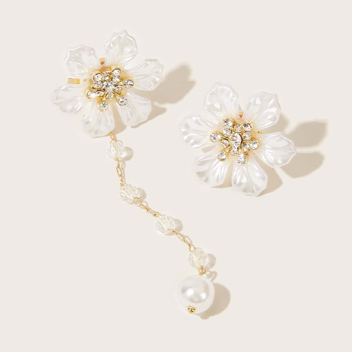 

1pair Flower & Faux Pearl Decor Mismatched Earrings, White