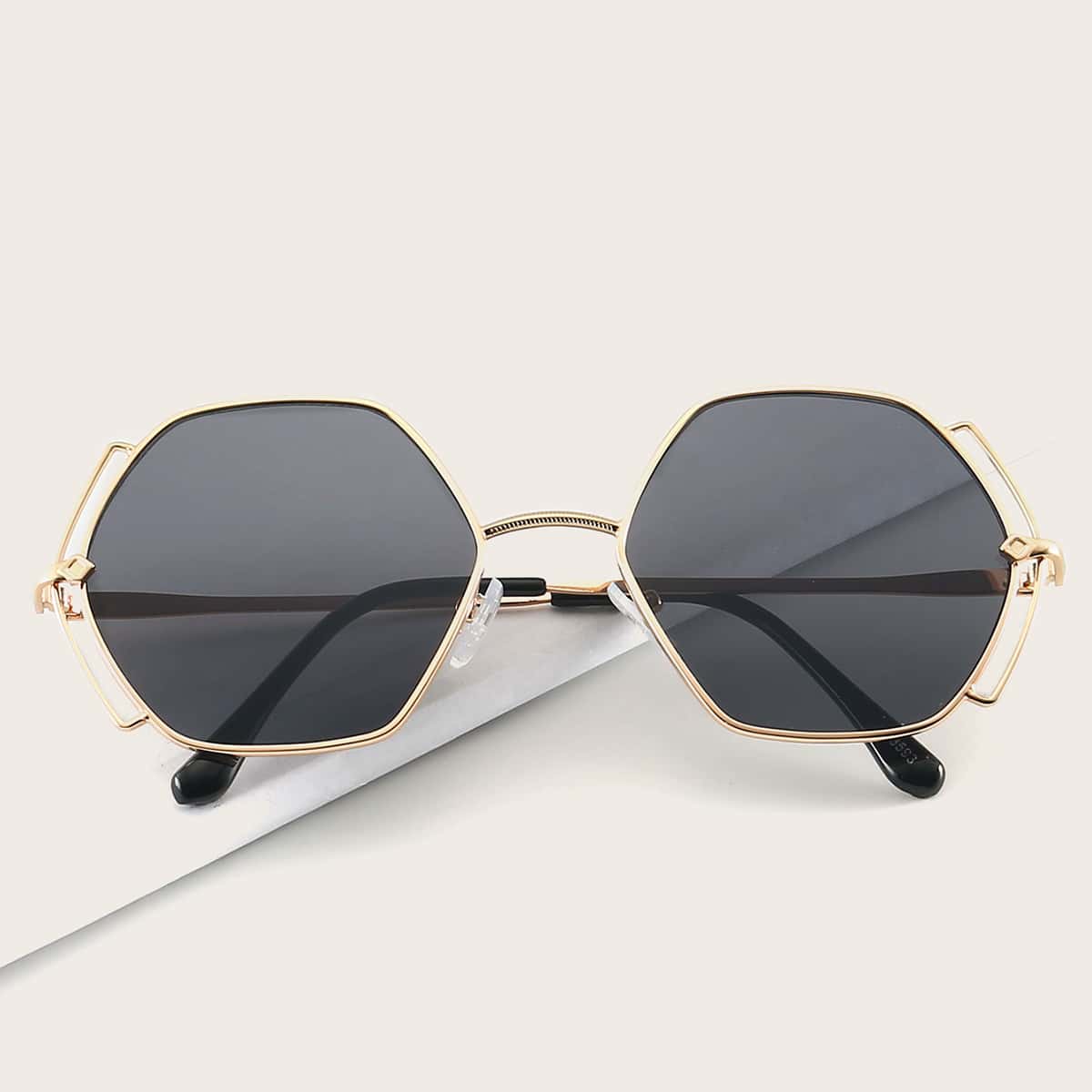 

Guys Hexagon Metal Frame Sunglasses, Black