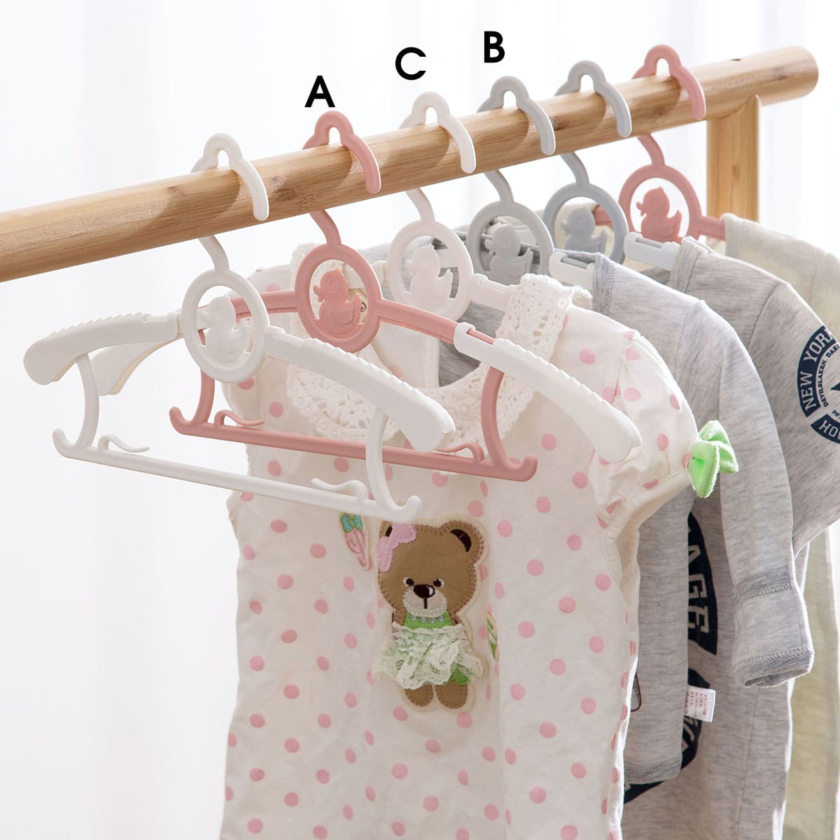 

5pcs Kids Anti-slip Retractable Hanger