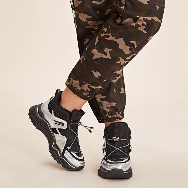 

Letter Patch Decor Wide Fit Sneakers, Multicolor